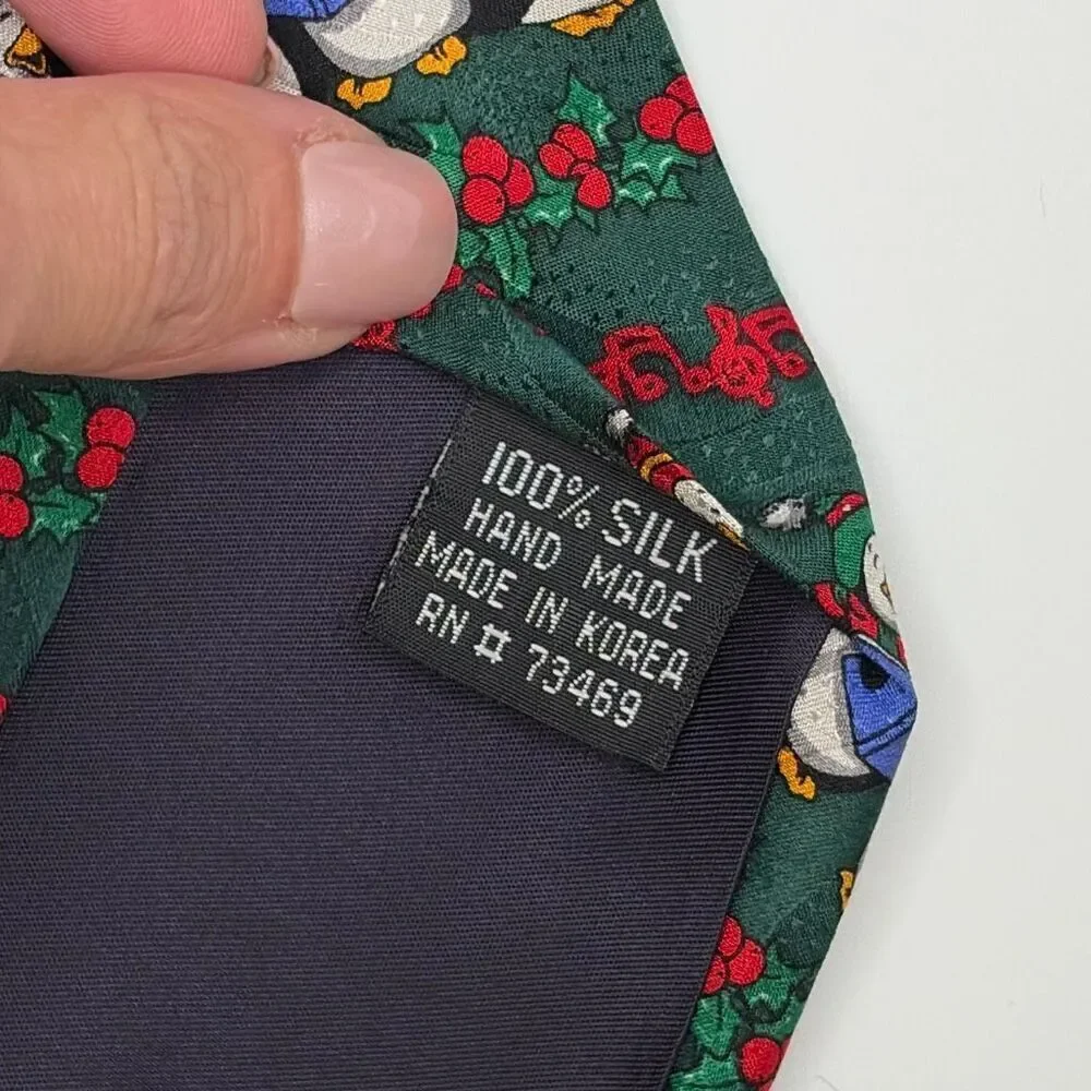Vintage 90s Addiction Silk Christmas Penguin Carolers Tie Green Holiday‎ Novelty